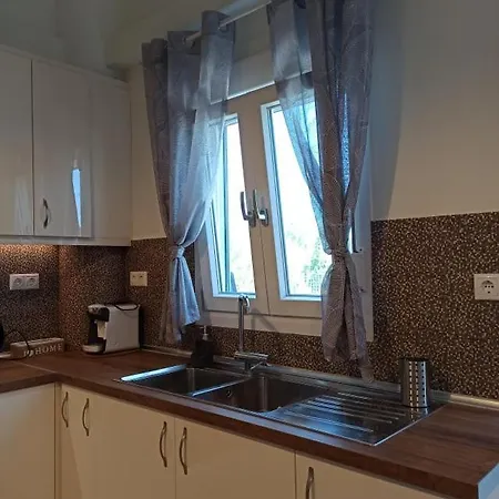 4 Seasons House *